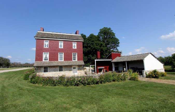 Johnston Farmhouse showing the patio